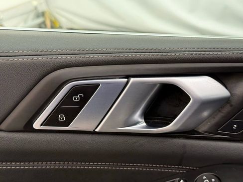 Used 2024 BMW X5 xDrive40i w/ Premium Package image 35