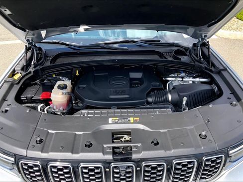 Used 2023 Jeep Grand Cherokee L Summit w/ Luxury Tech Group V AWD/4WD image 44