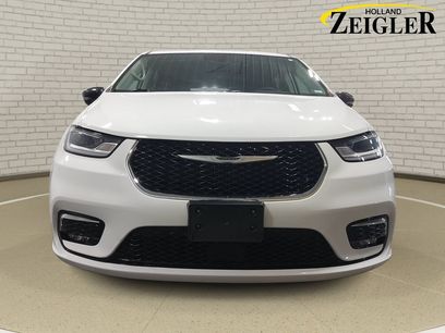 Used 2024 Chrysler Pacifica Touring-L