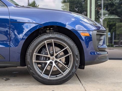 Certified 2025 Porsche Macan image 11