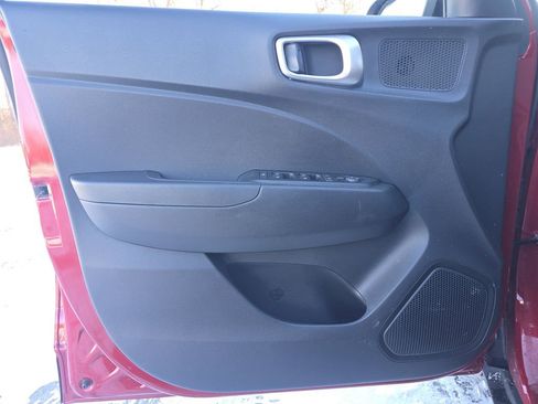 Used 2024 Hyundai Venue SE image 30