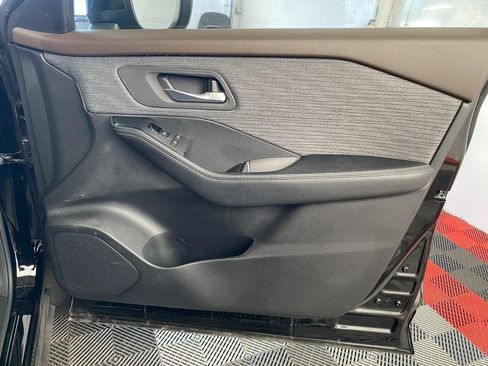 Used 2023 Nissan Rogue SV AWD/4WD image 7