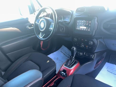 Used 2020 Jeep Renegade Trailhawk w/ Cold Weather Group image 18