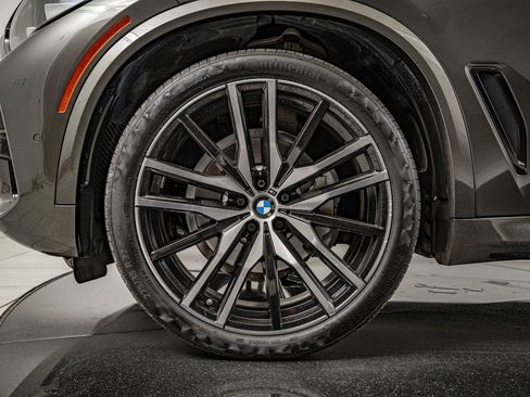 Used 2023 BMW X5 xDrive40i w/ M Sport Package AWD/4WD image 10