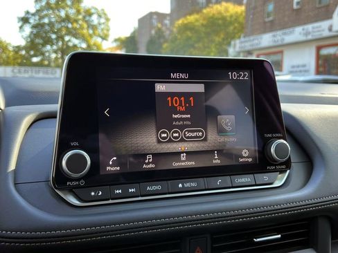 Used 2025 Nissan Rogue SV image 34