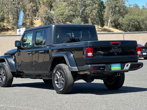 Used 2024 Jeep Gladiator Sport AWD/4WD image 5