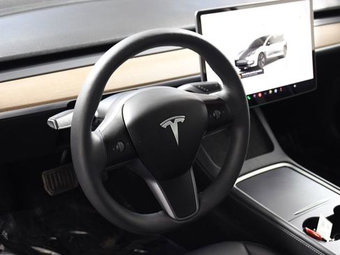 Used 2023 Tesla Model 3 Standard Range image 13