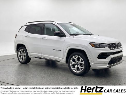 Used 2025 Jeep Compass Latitude AWD/4WD image 1