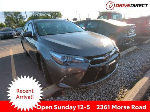 Used 2015 Toyota Camry SE FWD image 1