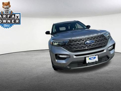 Used 2023 Ford Explorer XLT w/ Equipment Group 202A AWD/4WD image 3