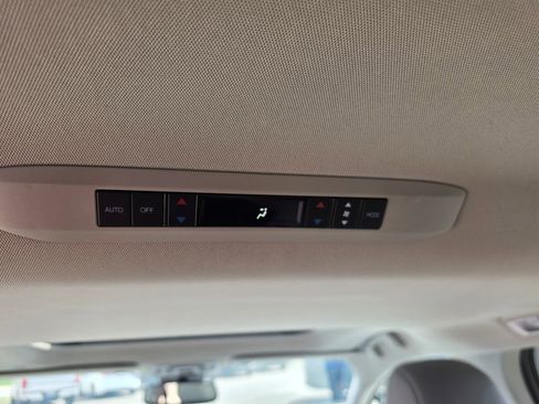 Used 2022 Toyota Sienna XLE w/ XLE Plus Package image 13