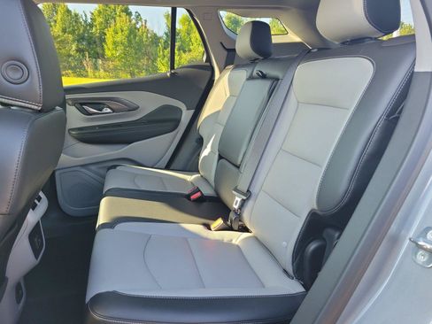 Used 2023 GMC Terrain SLT w/ Tech Package FWD image 17