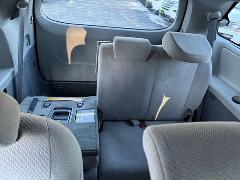 Used 2012 Toyota Sienna LE w/ Towing Pkg image 18