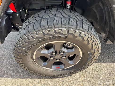 Used 2022 Jeep Gladiator Rubicon w/ Cold Weather Group AWD/4WD image 40