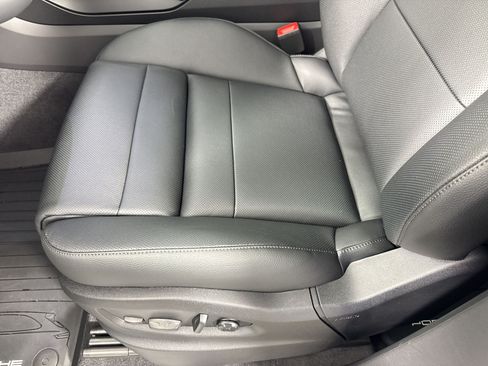 Certified 2026 Porsche Cayenne AWD/4WD image 14