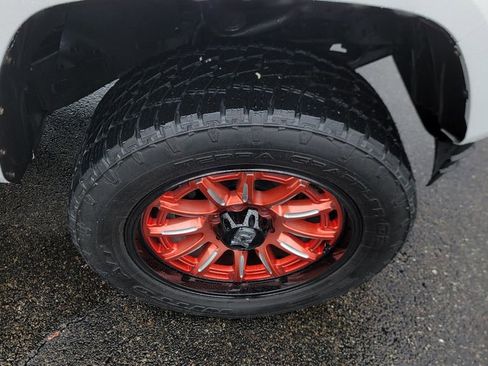 Used 2020 Toyota Tacoma SR image 15