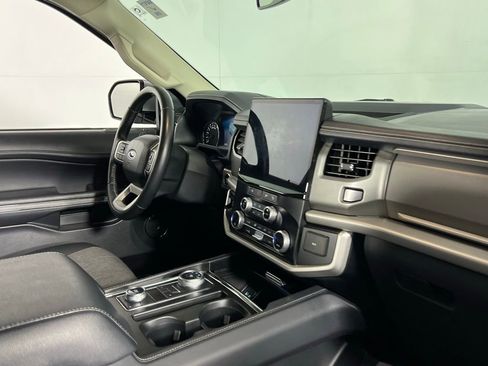 Used 2024 Ford Expedition XLT image 35