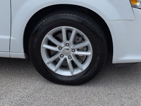 Used 2018 Dodge Grand Caravan SXT FWD image 11