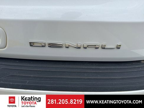 Used 2021 GMC Yukon Denali w/ Denali Premium Package image 9