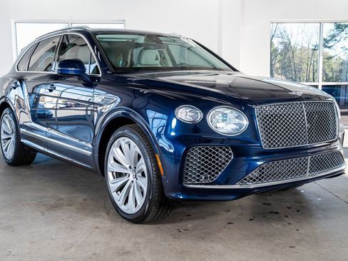 Used 2021 Bentley Bentayga image 4