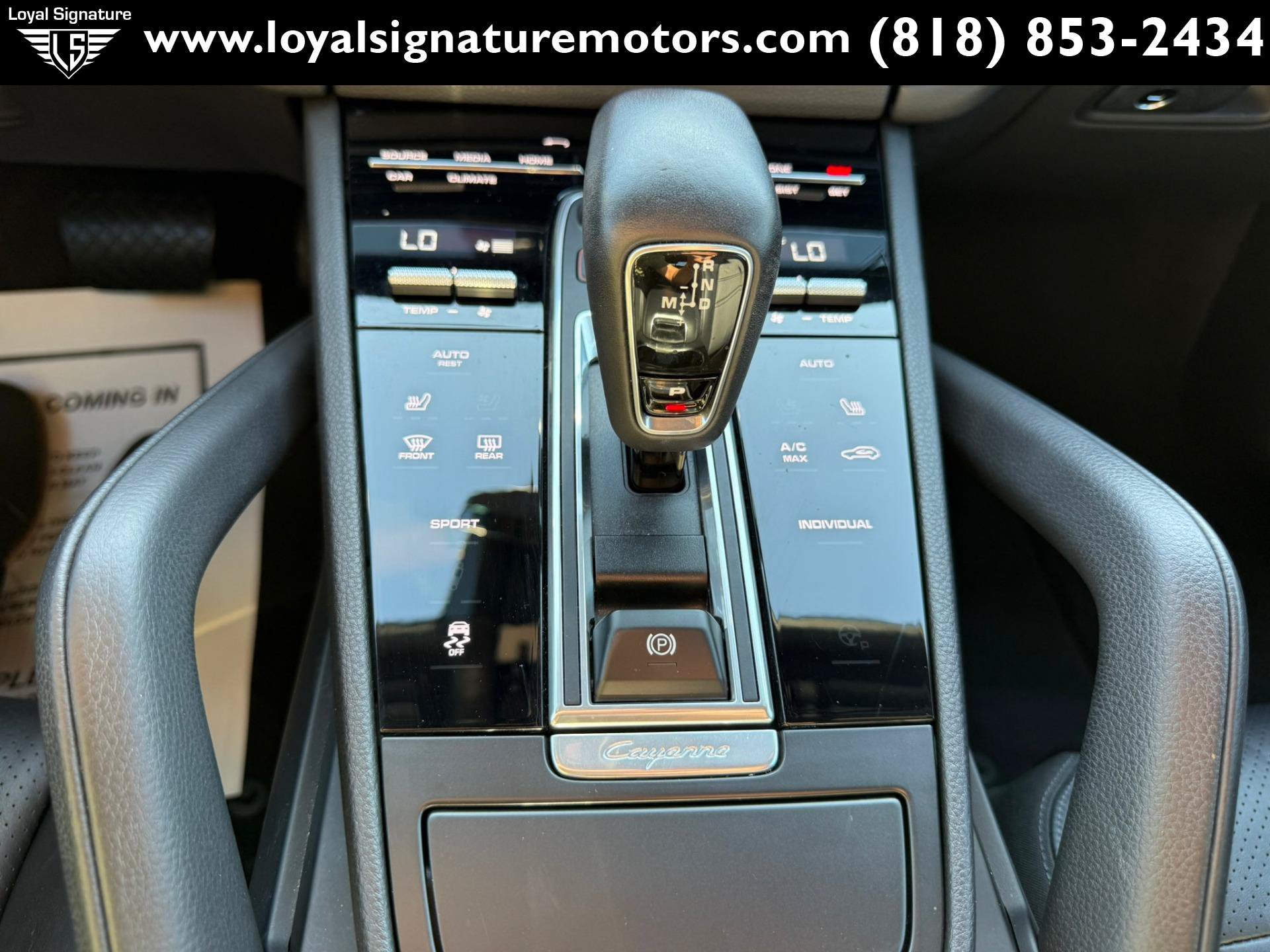 Used 2021 Porsche Cayenne AWD/4WD image 32