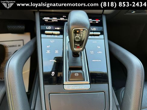 Used 2021 Porsche Cayenne AWD/4WD image 32