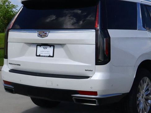 Used 2021 Cadillac Escalade Premium Luxury RWD image 10