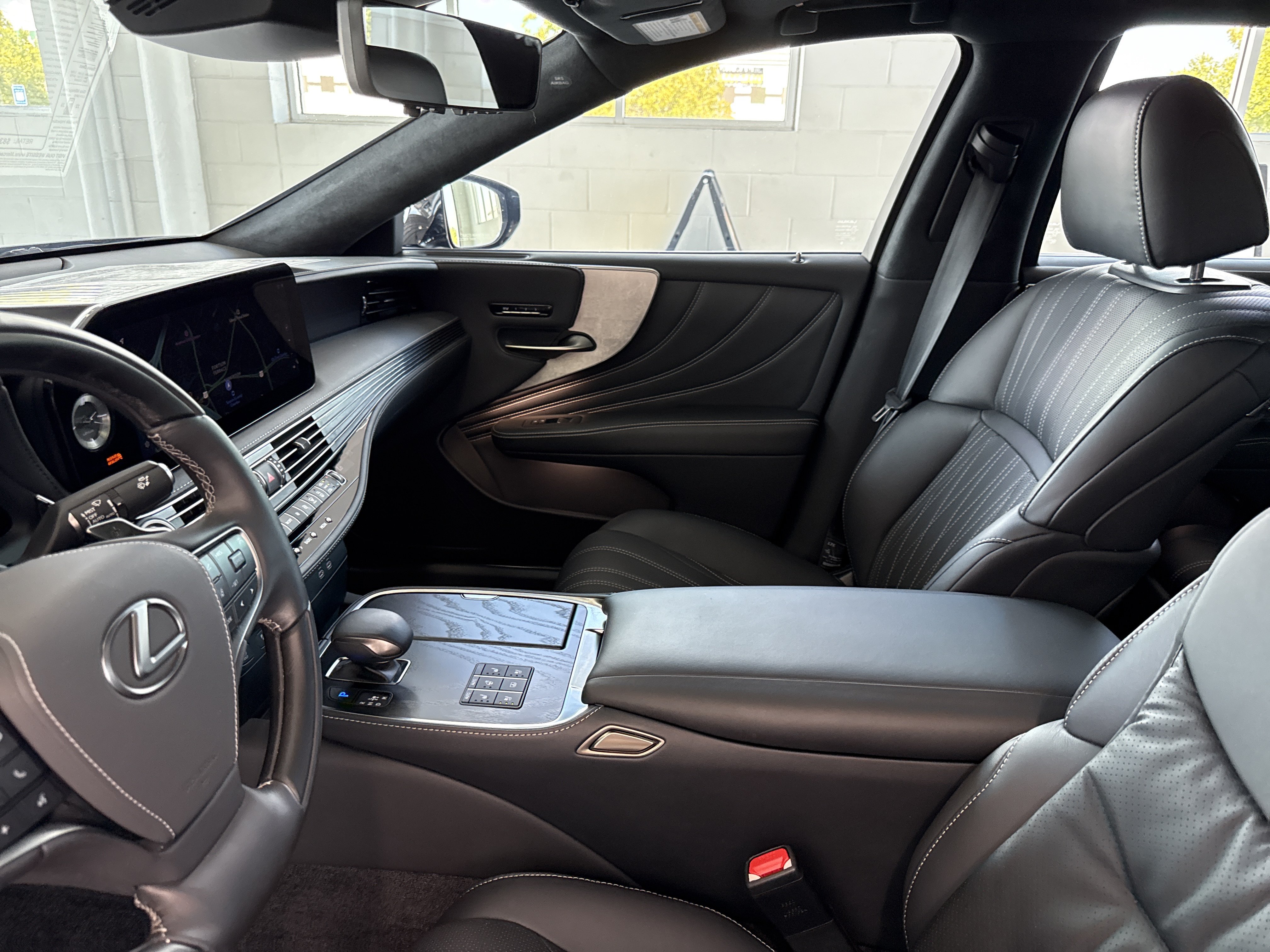Used 2023 Lexus LS 500h AWD w/ Luxury Package image 23