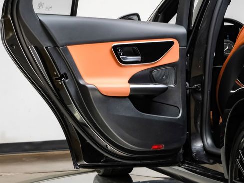 Used 2023 Mercedes-Benz C 300 4MATIC Sedan image 44