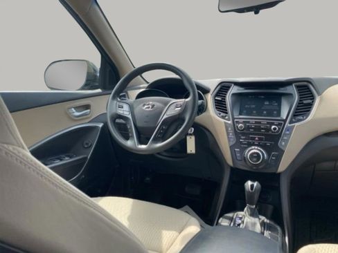 Used 2017 Hyundai Santa Fe SE image 14