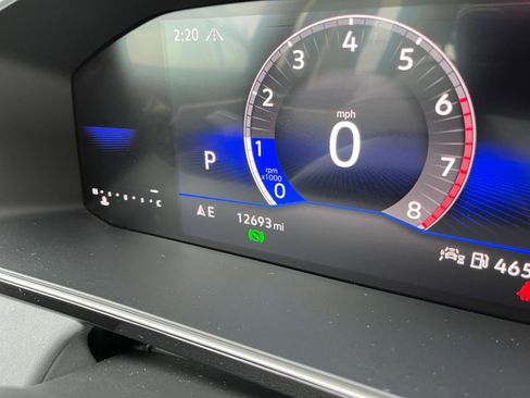 Used 2025 Volkswagen Jetta SE image 40