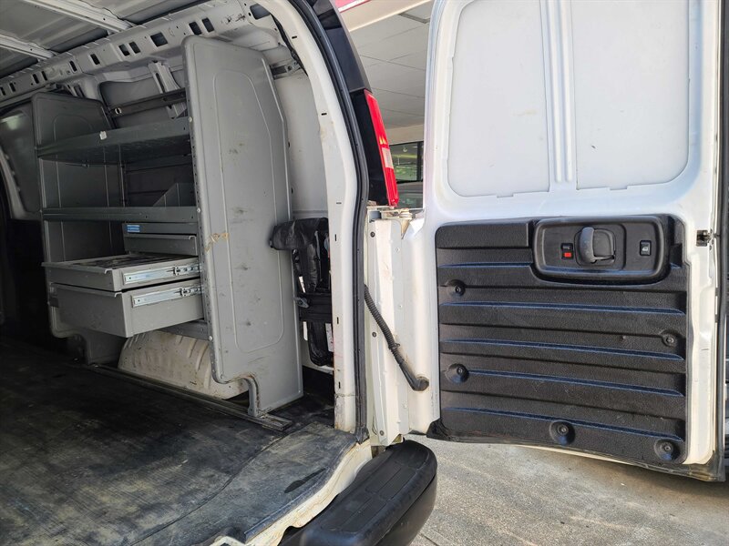 Used 2015 Chevrolet Express 2500 RWD image 13