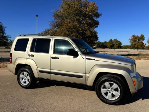 Used 2010 Jeep Liberty Sport w/ Popular Equipment Group image 39