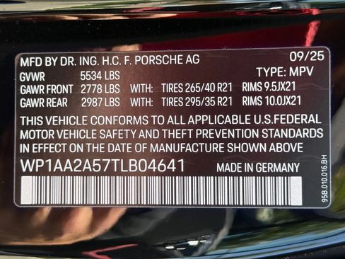 Used 2026 Porsche Macan AWD/4WD image 36