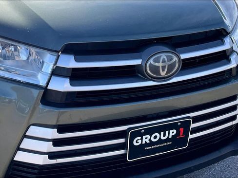 Used 2018 Toyota Highlander XLE image 29