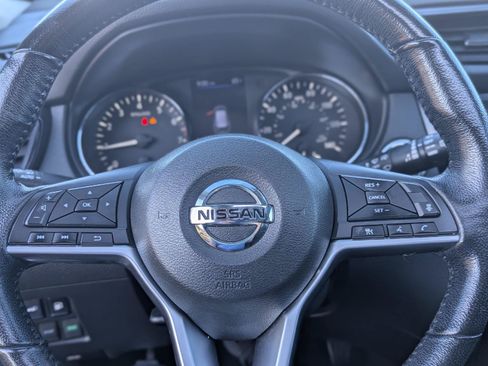 Used 2018 Nissan Rogue SV w/ Sun & Sound Touring Package AWD/4WD image 22