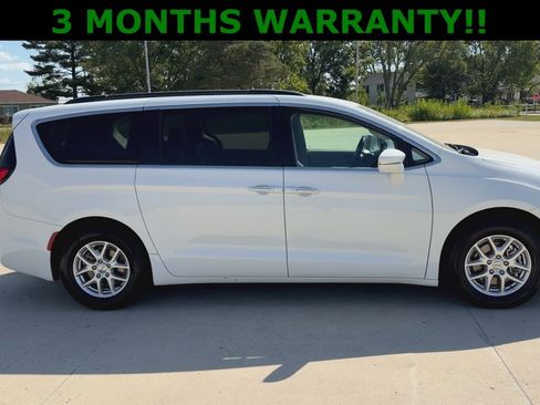 Used 2021 Chrysler Pacifica Touring-L image 9