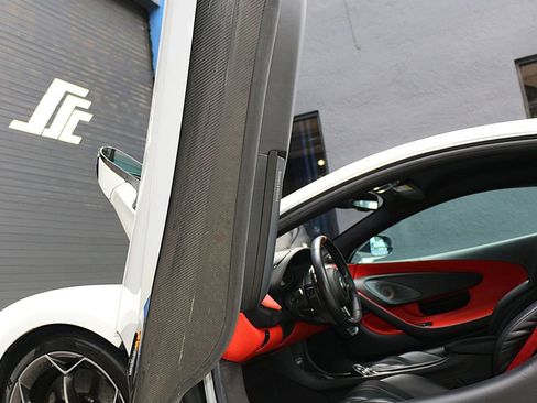 Used 2019 McLaren 600LT RWD image 23
