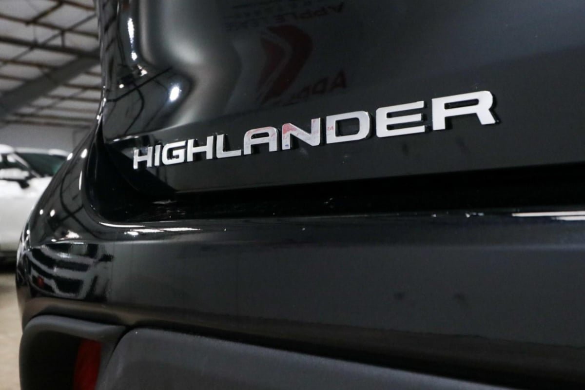 Used 2022 Toyota Highlander LE FWD image 30