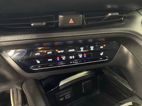 Used 2023 Buick Envision Essence w/ Technology Package I image 22