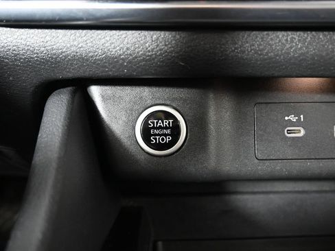 Used 2022 Nissan Rogue SV image 29