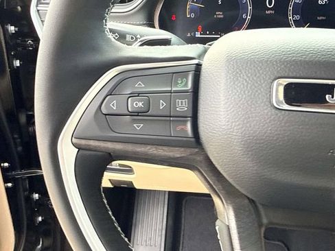 New 2025 Jeep Grand Cherokee L Limited w/ Luxury Tech Group II RWD image 16