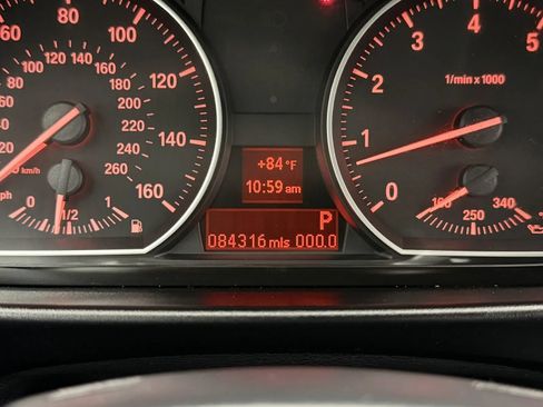 Used 2010 BMW 135i Convertible RWD image 17