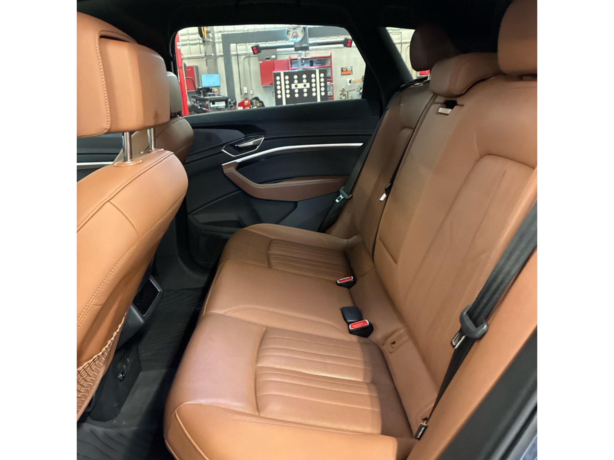 Used 2024 Audi Q8 e-tron Premium Plus AWD/4WD image 7