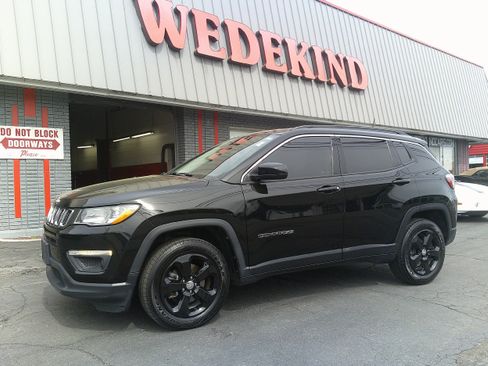 Used 2023 Jeep Compass Limited w/ Sun and Sound Group AWD/4WD image 3