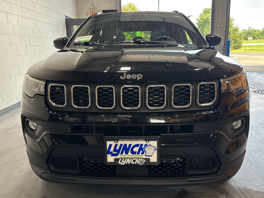 Used 2024 Jeep Compass Latitude AWD/4WD image 8