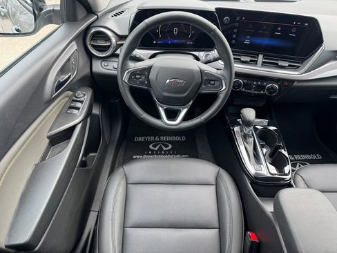 Used 2025 Chevrolet Trax ACTIV image 17