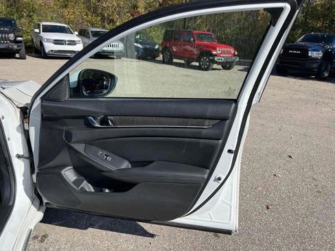 Used 2019 Honda Accord EX image 31