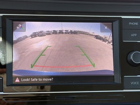 Used 2024 Volkswagen Jetta SE image 8