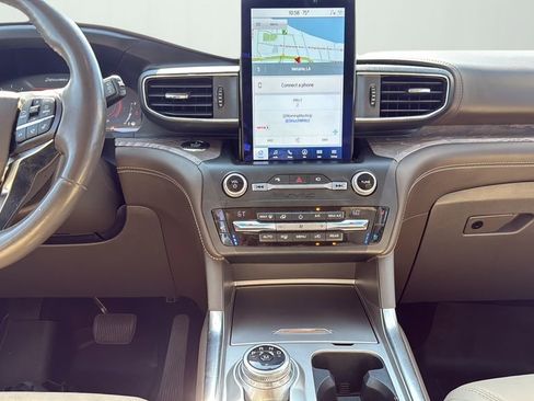 Used 2020 Ford Explorer Platinum w/ Premium Technology Package image 12
